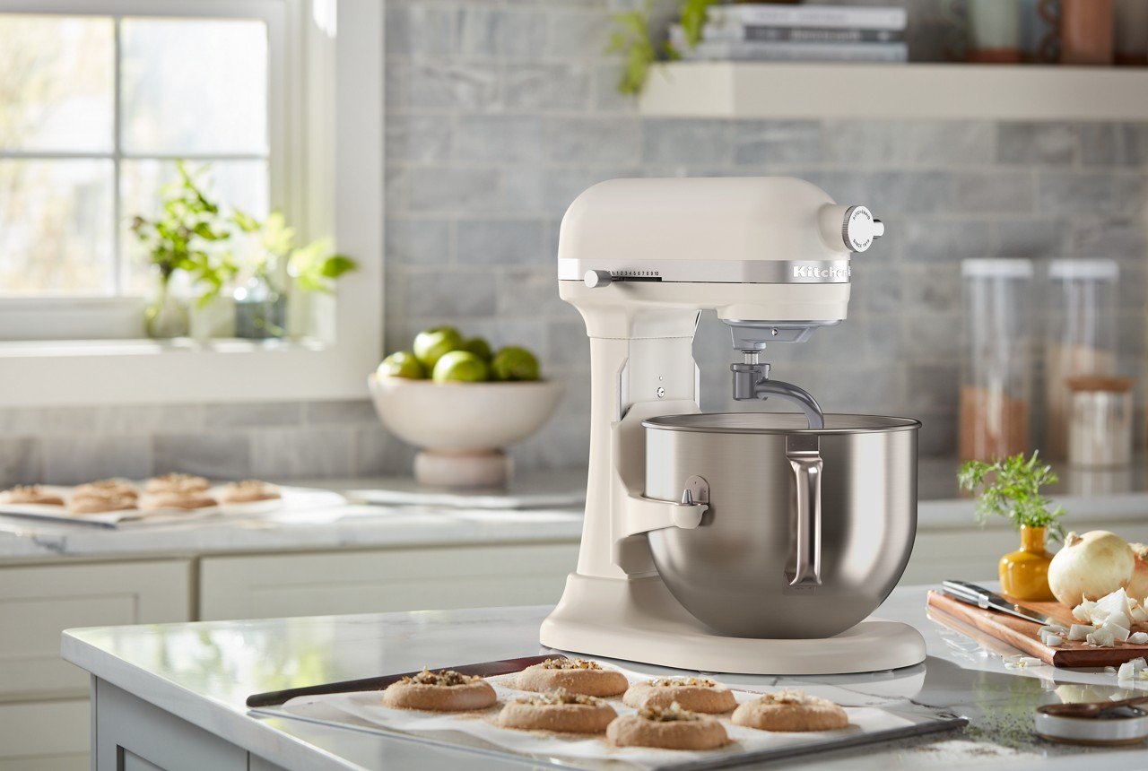 KitchenAidKitchen machine with 4 mixing heads🍰